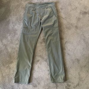 Men’s Old Navy olive cargo trousers 29x30